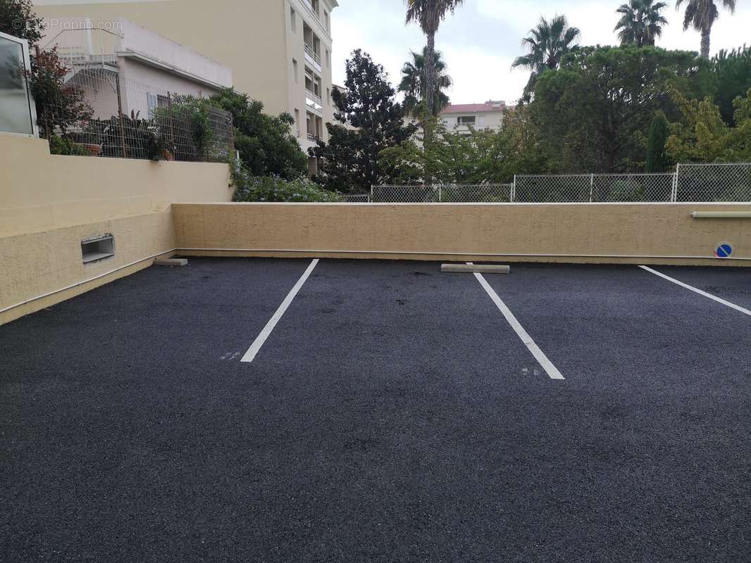 Parking à CANNES