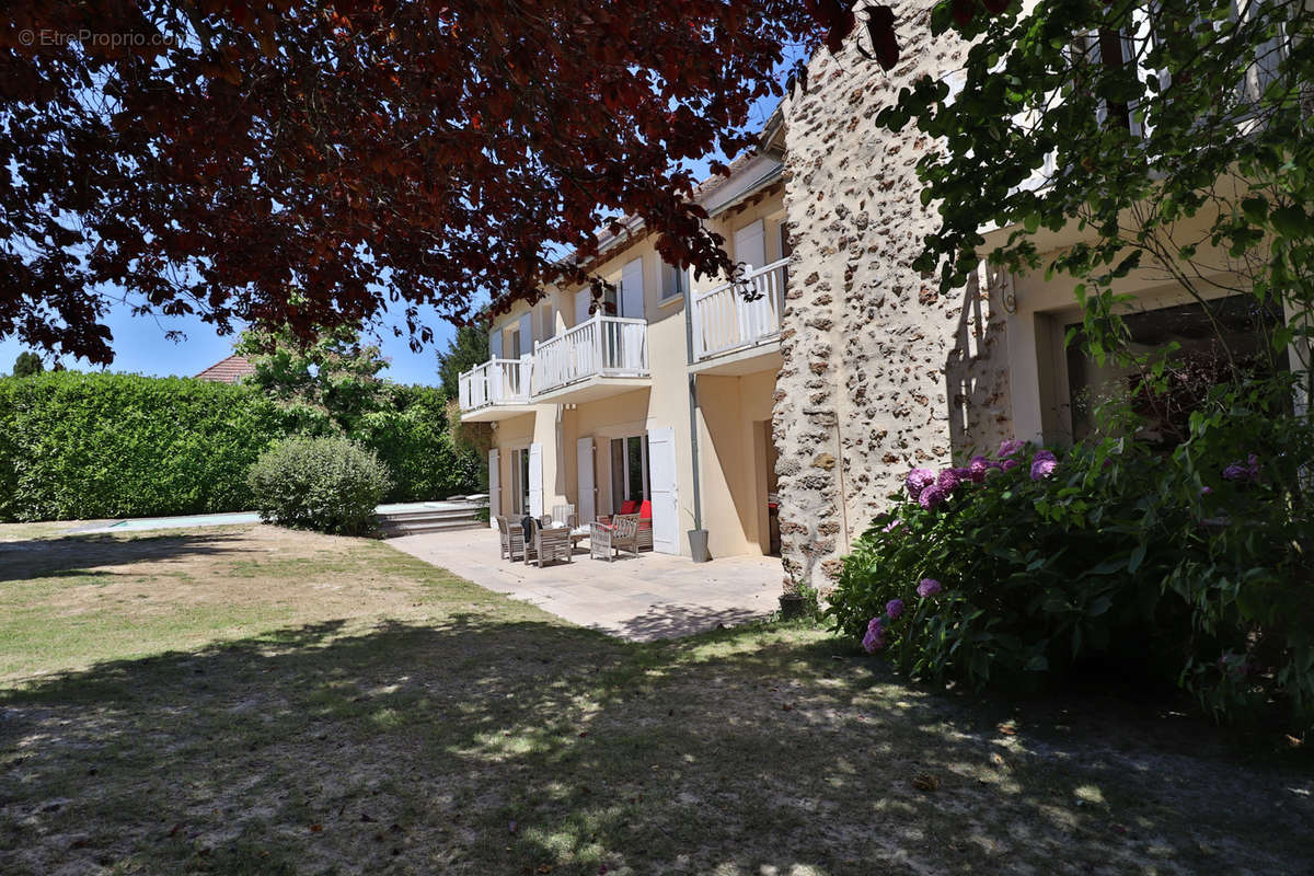 Maison à NEAUPHLE-LE-CHATEAU