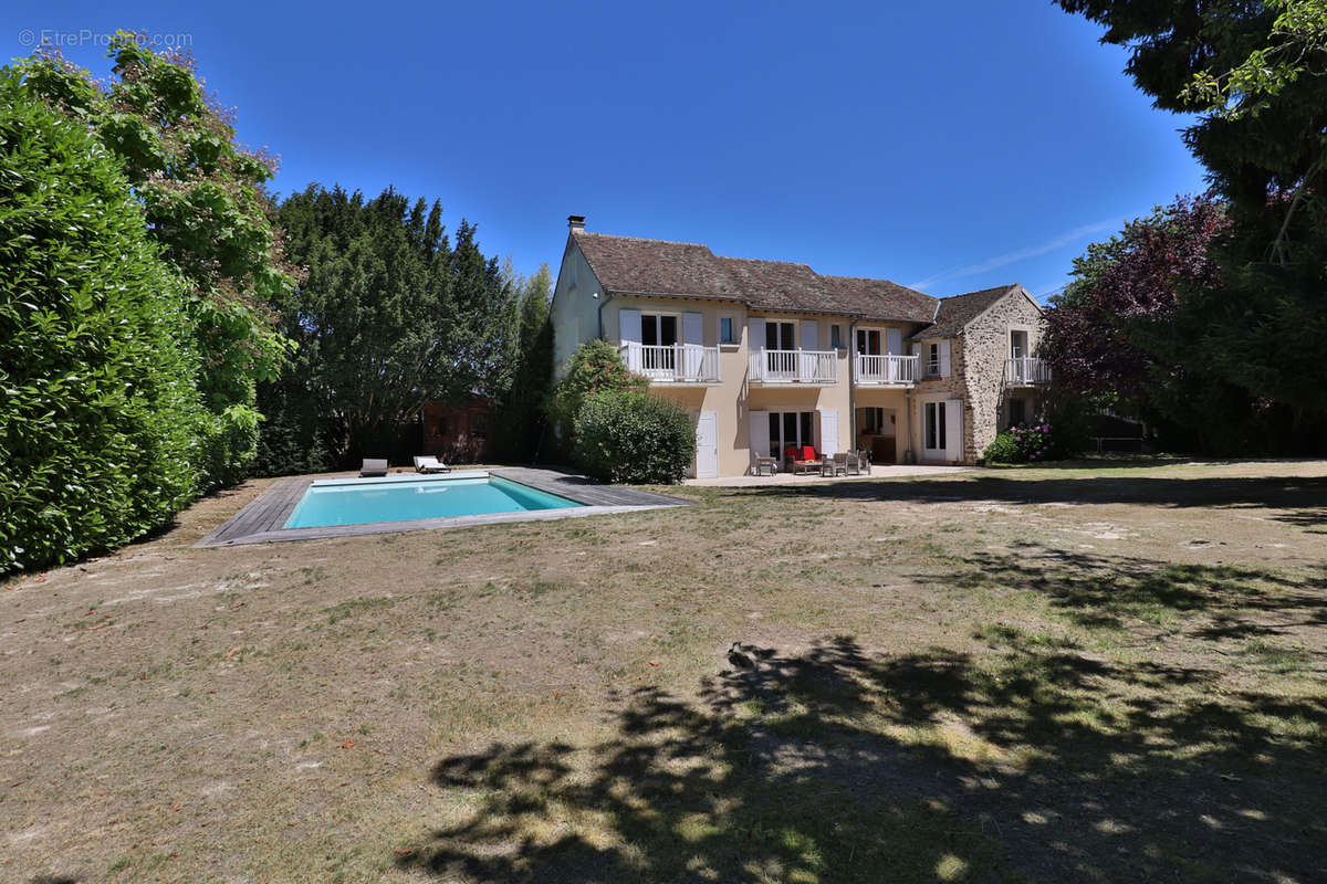 Maison à NEAUPHLE-LE-CHATEAU