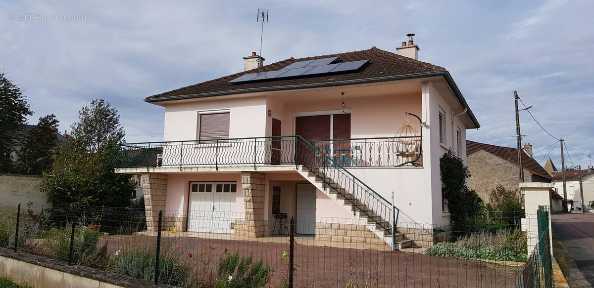 Maison à VERDUN-SUR-LE-DOUBS