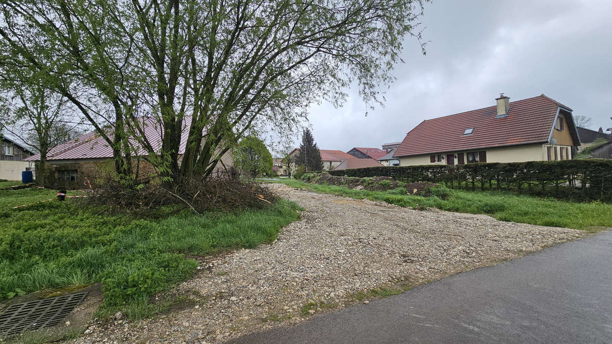 Maison à VERCEL-VILLEDIEU-LE-CAMP