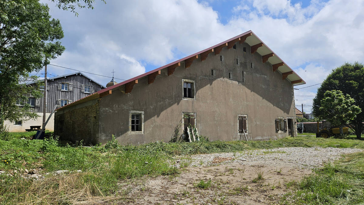 Maison à VERCEL-VILLEDIEU-LE-CAMP