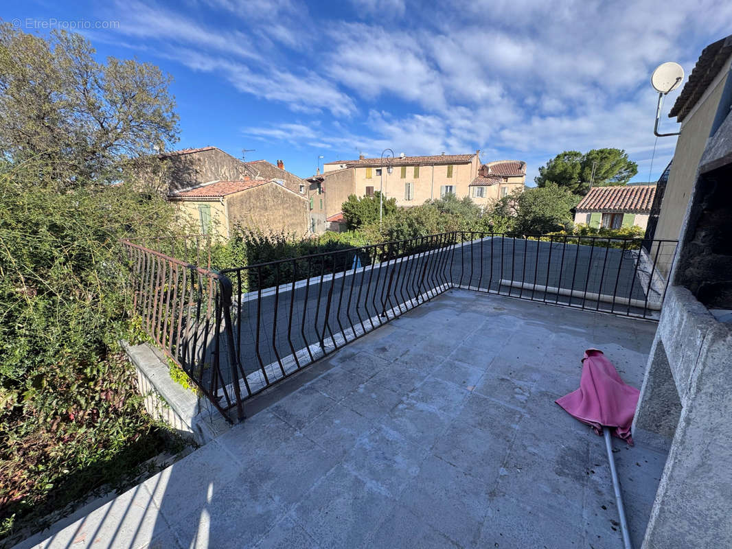 Appartement à PEYROLLES-EN-PROVENCE