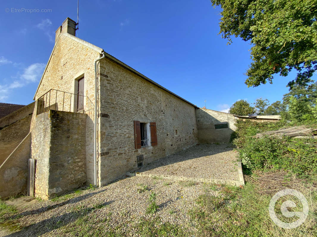 Maison à CHATEL-CENSOIR