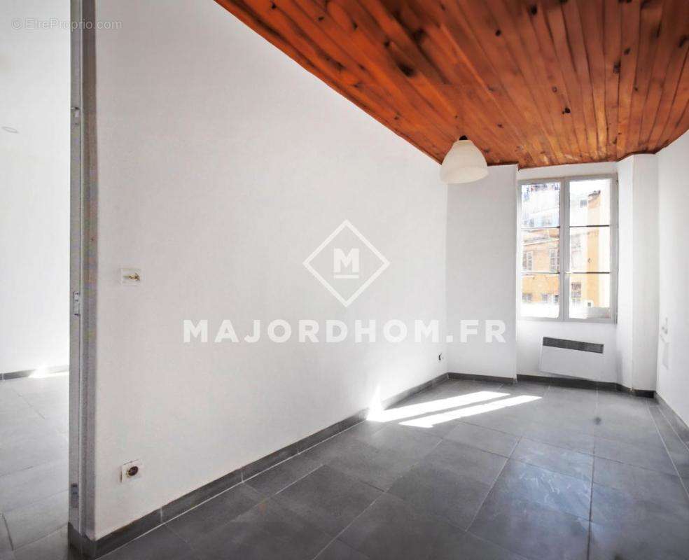 Appartement à MARSEILLE-1E