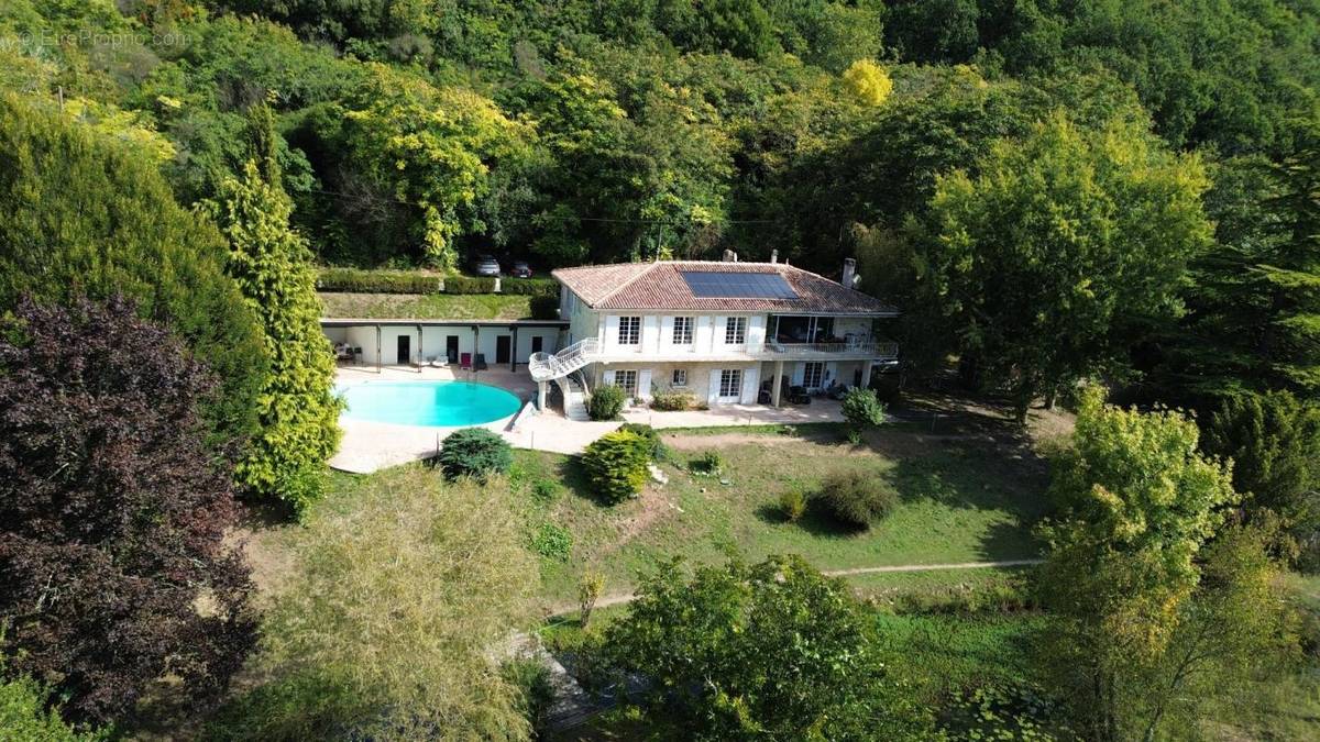 Maison à MAGNAC-SUR-TOUVRE