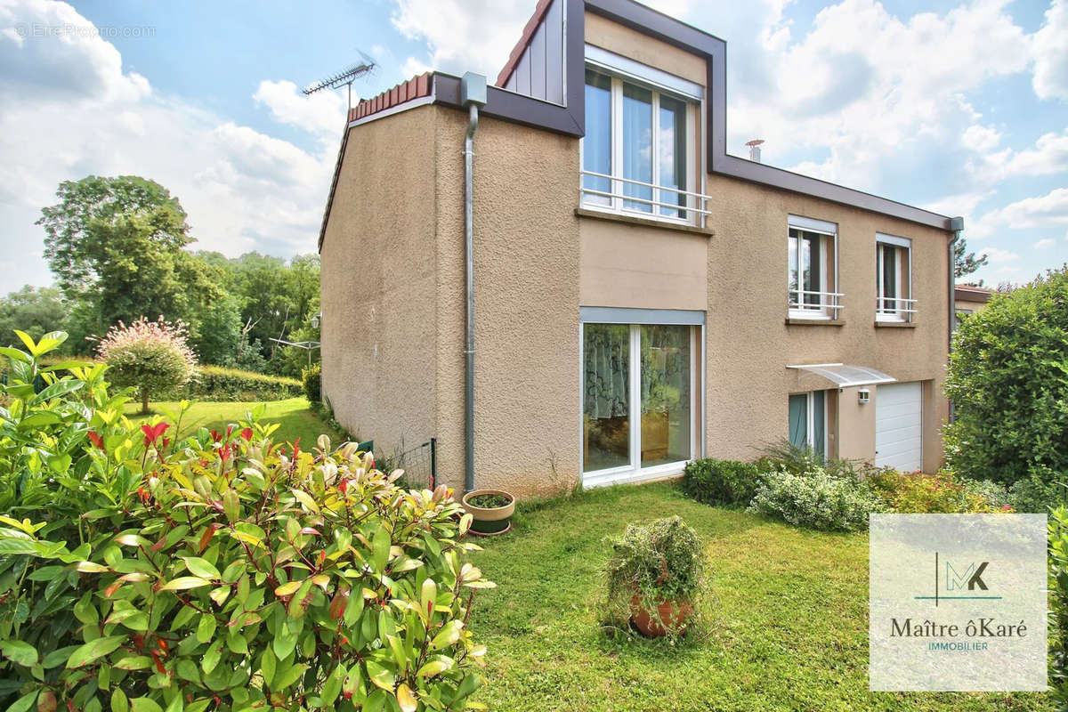 Maison à LAY-SAINT-CHRISTOPHE