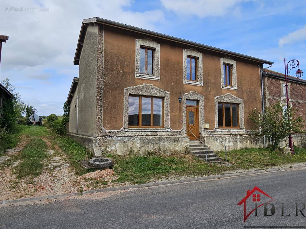 Maison à ROBERT-MAGNY-LANEUVILLE-A-REMY