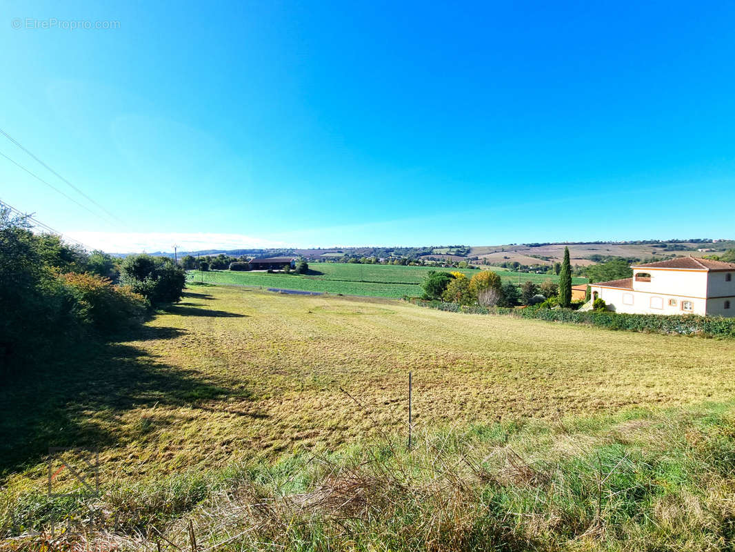 Terrain à AUREVILLE