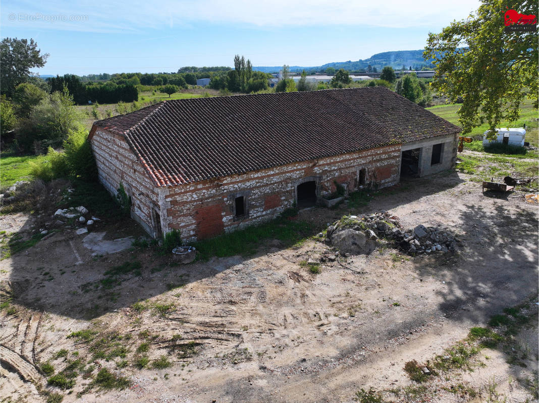 Maison à ALLEZ-ET-CAZENEUVE