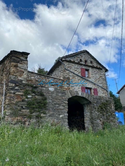 Maison à SAINT-FREZAL-DE-VENTALON