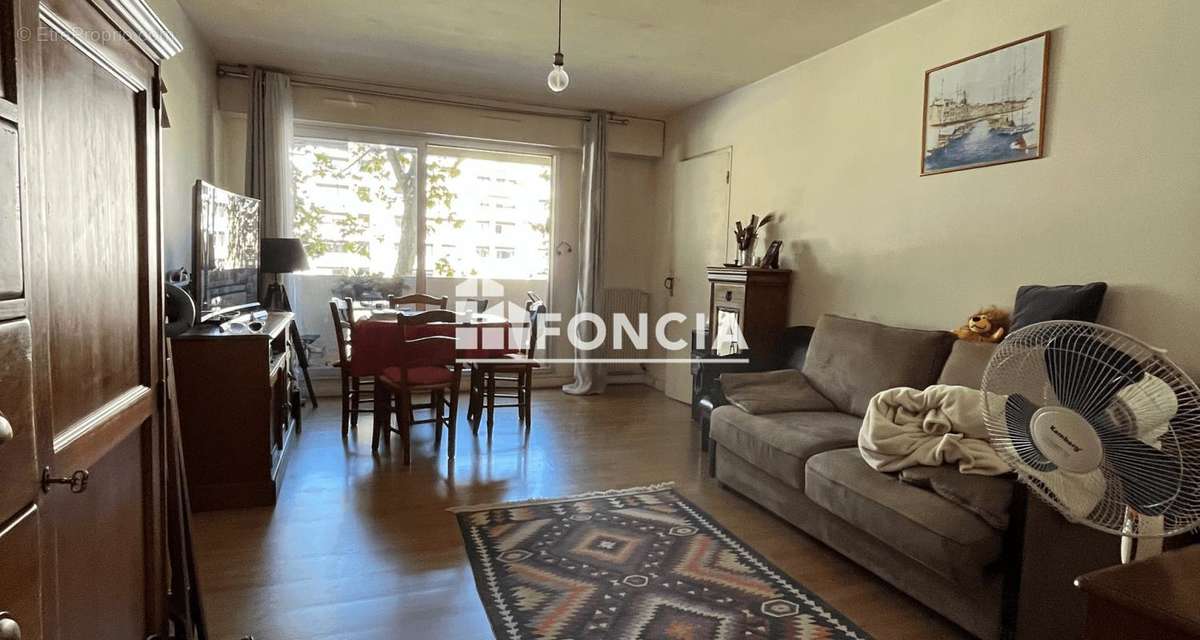 Appartement à PARIS-19E