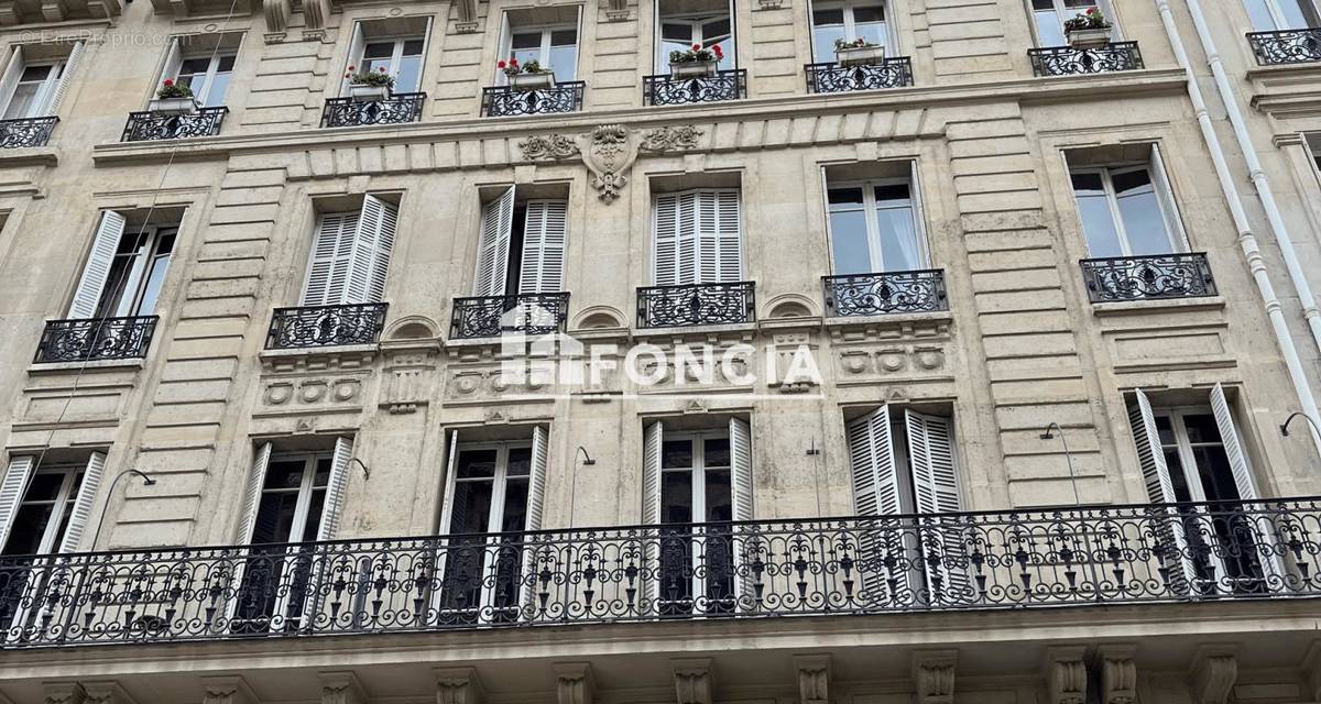 Appartement à PARIS-8E