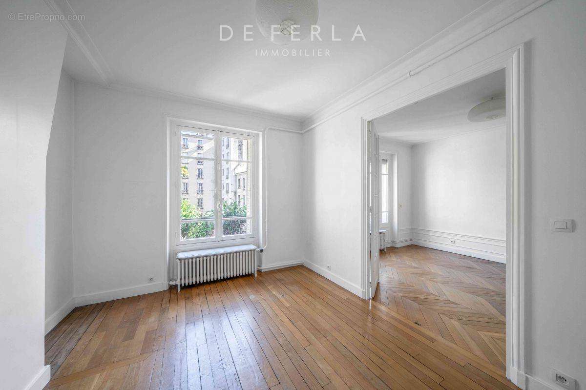 Appartement à PARIS-14E