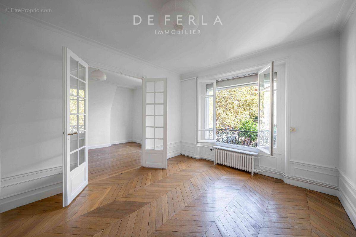 Appartement à PARIS-14E