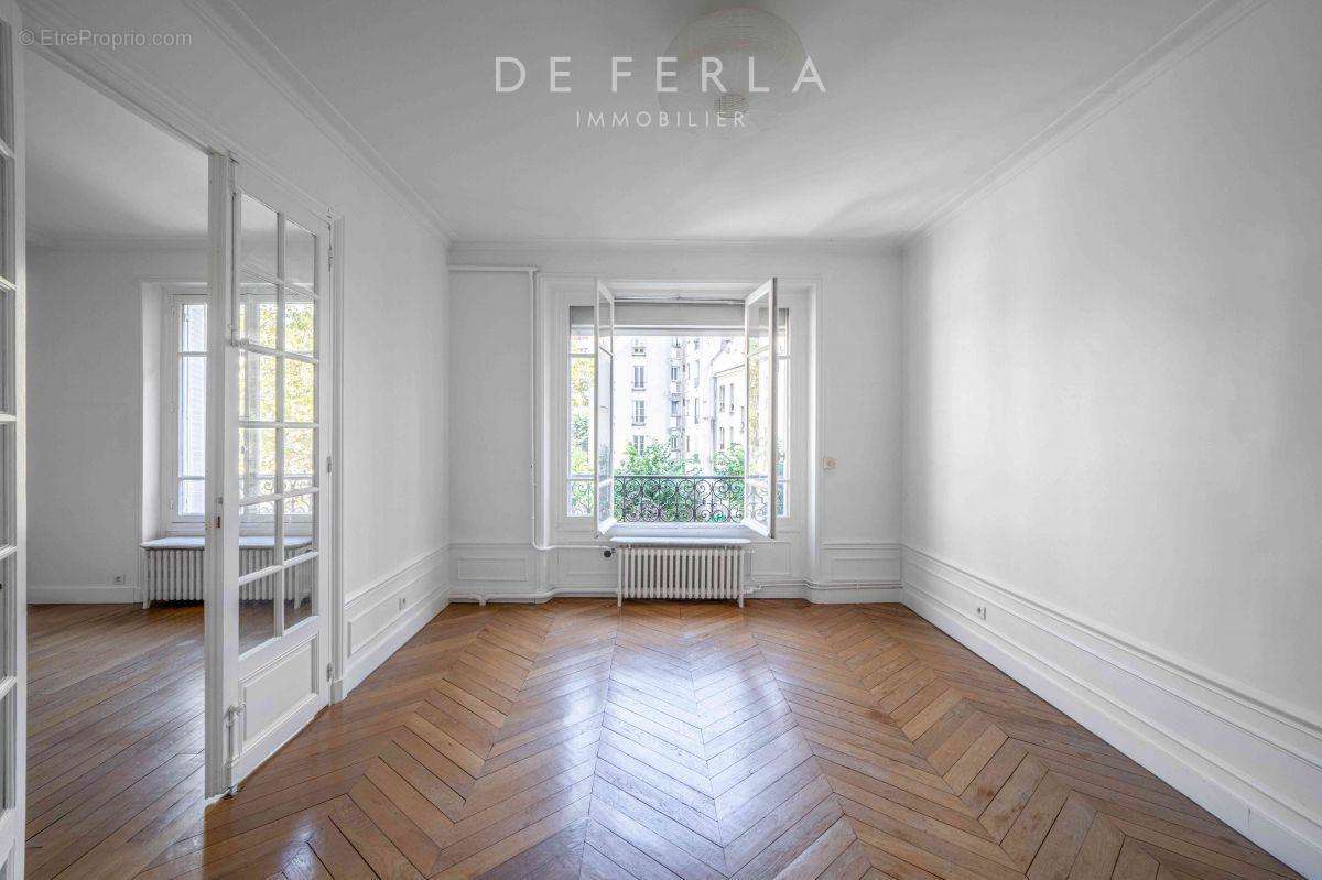 Appartement à PARIS-14E