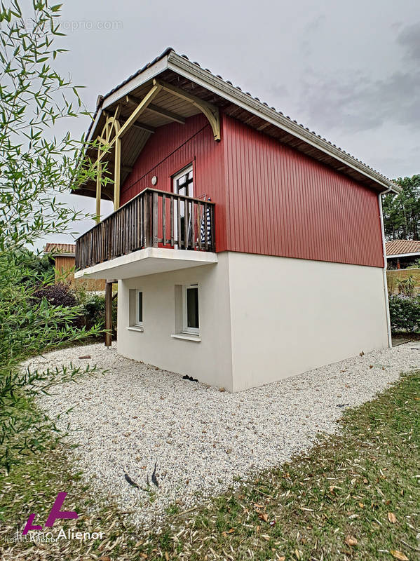 Appartement à PARENTIS-EN-BORN