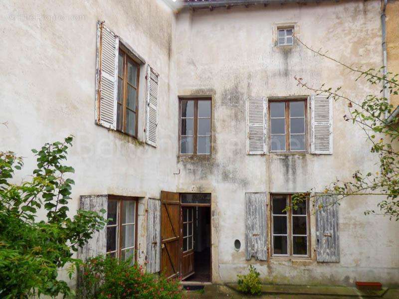 Maison à CHEF-BOUTONNE