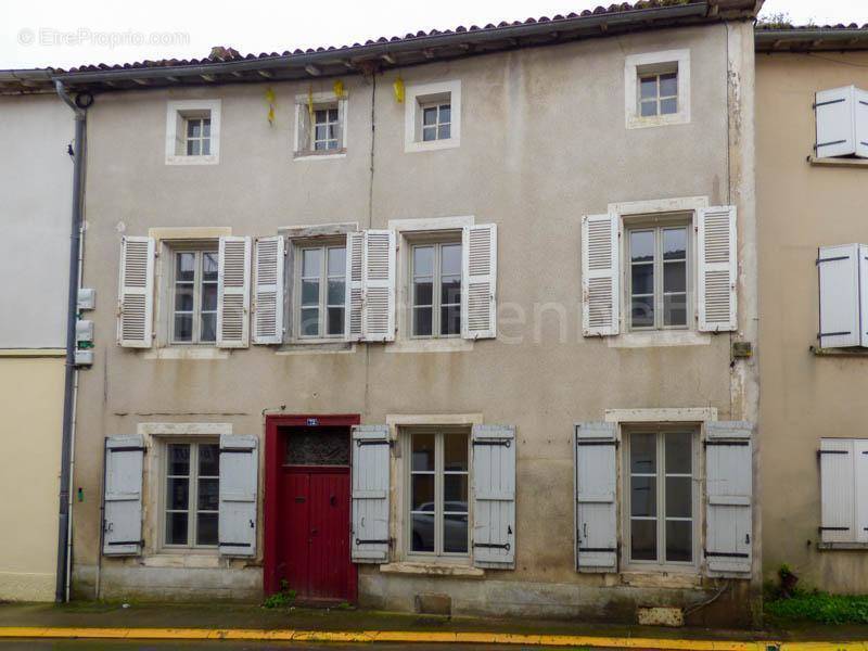 Maison à CHEF-BOUTONNE