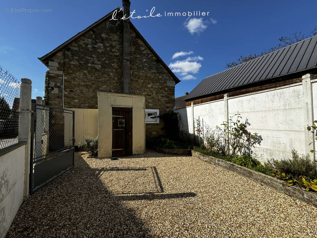 Maison à BAZOCHES-SUR-HOENE