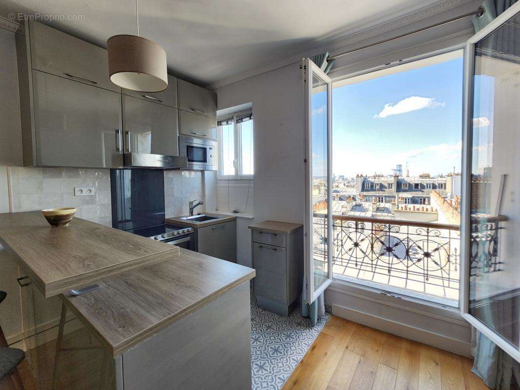 Appartement à PARIS-18E