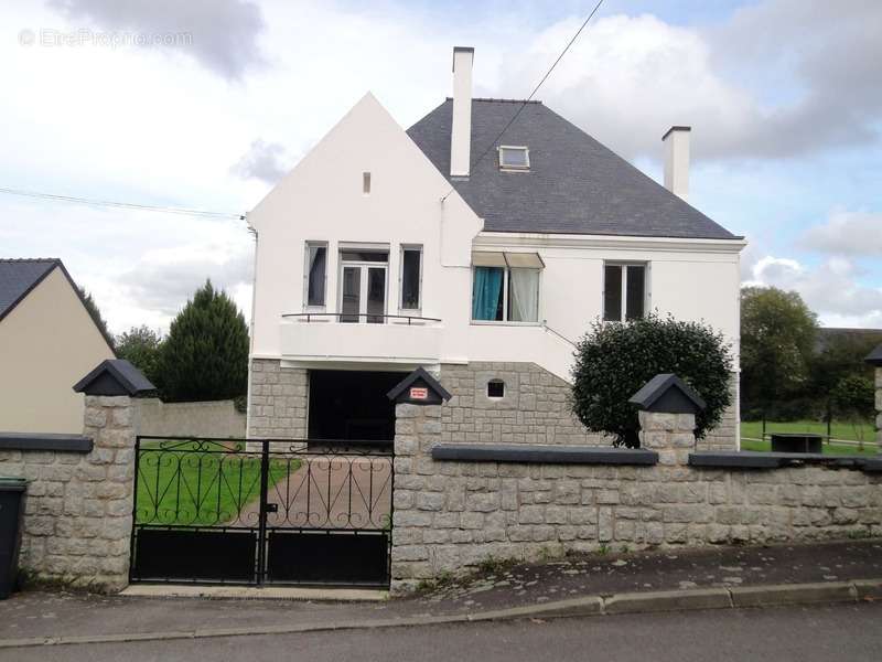 Maison à CARHAIX-PLOUGUER