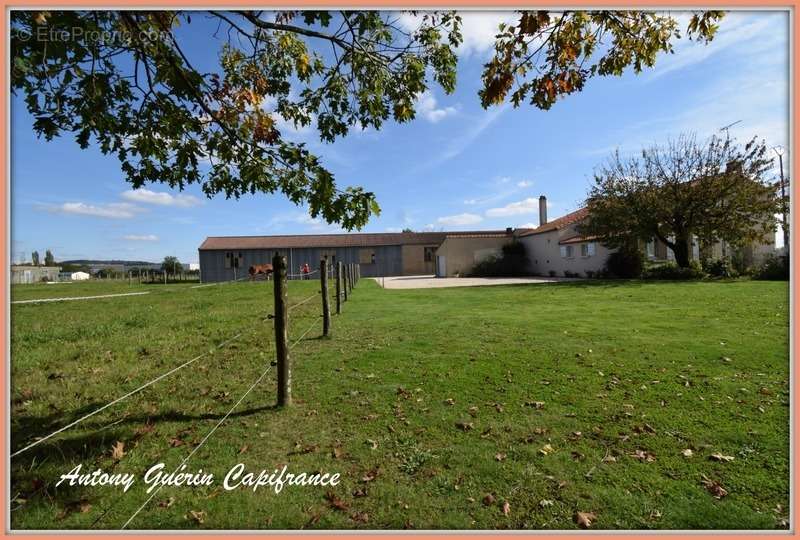 Maison à LES HERBIERS