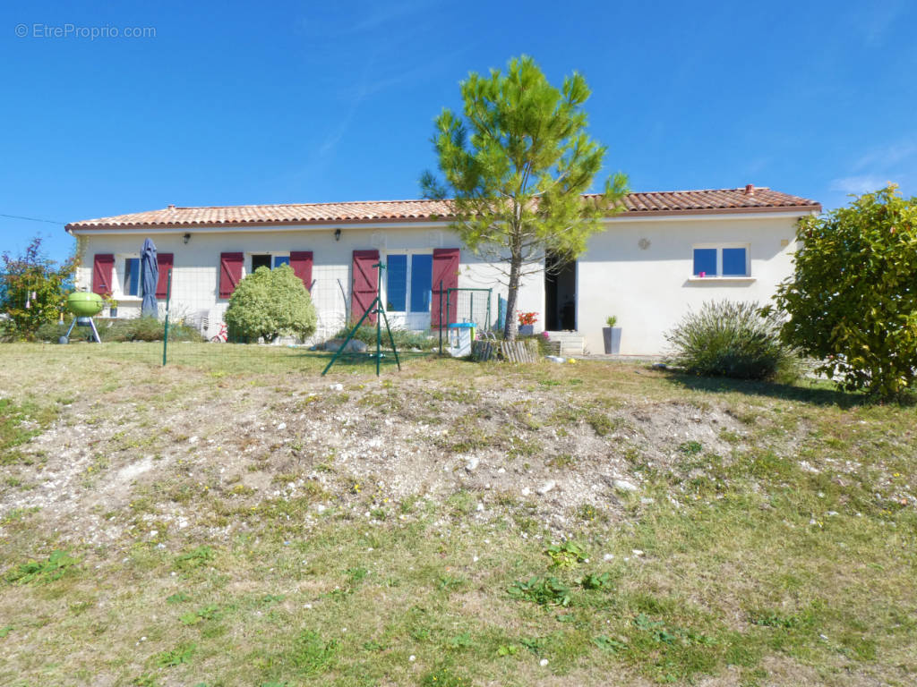 Maison à MONTCUQ