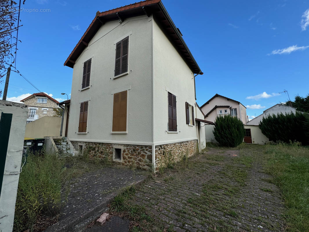 Maison à SAINT-MAUR-DES-FOSSES