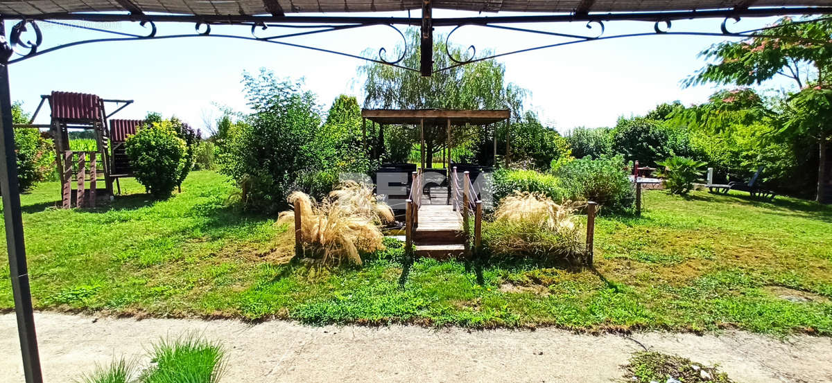 Maison à SAVIGNY-EN-SEPTAINE