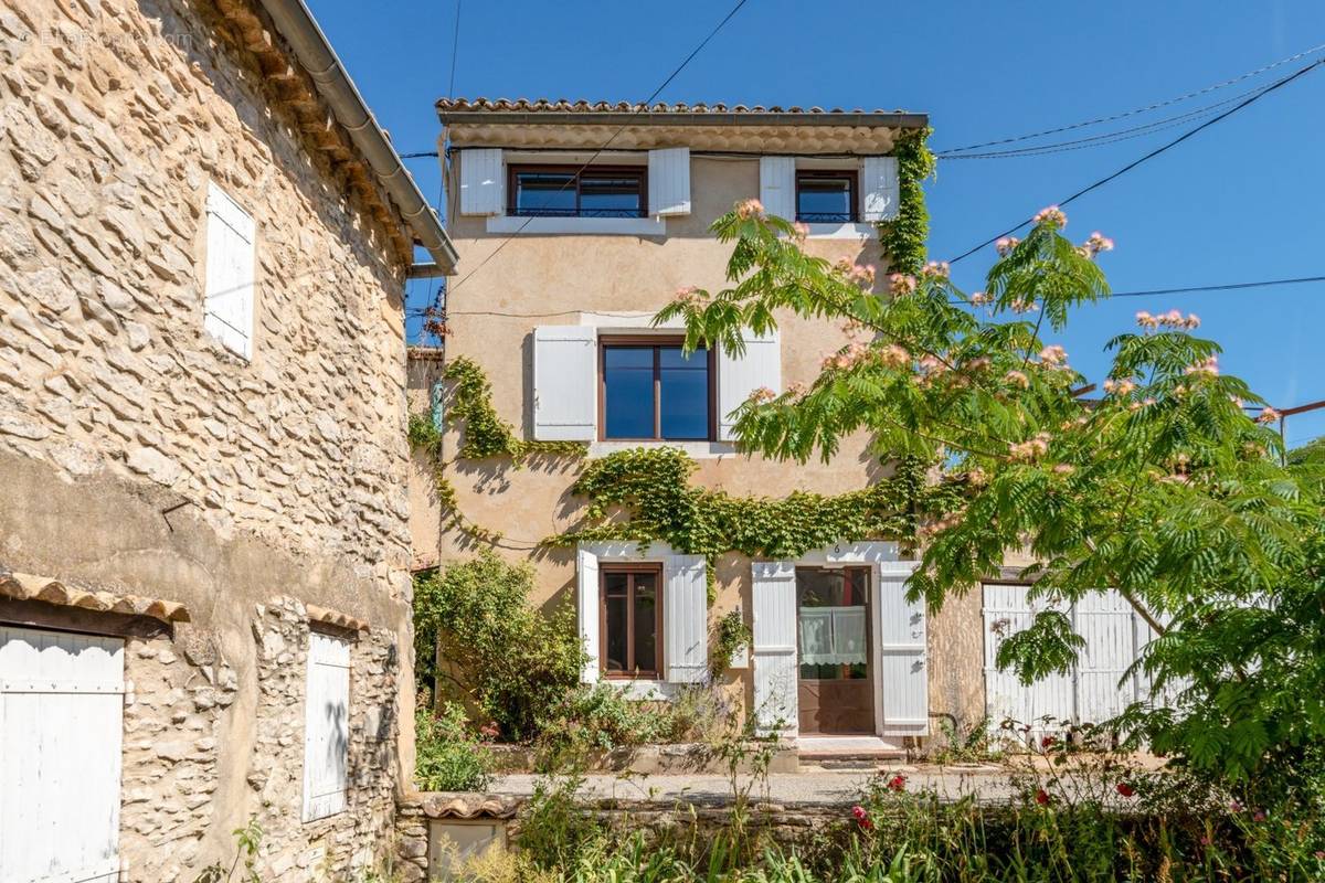 Maison à SAINT-SATURNIN-LES-APT