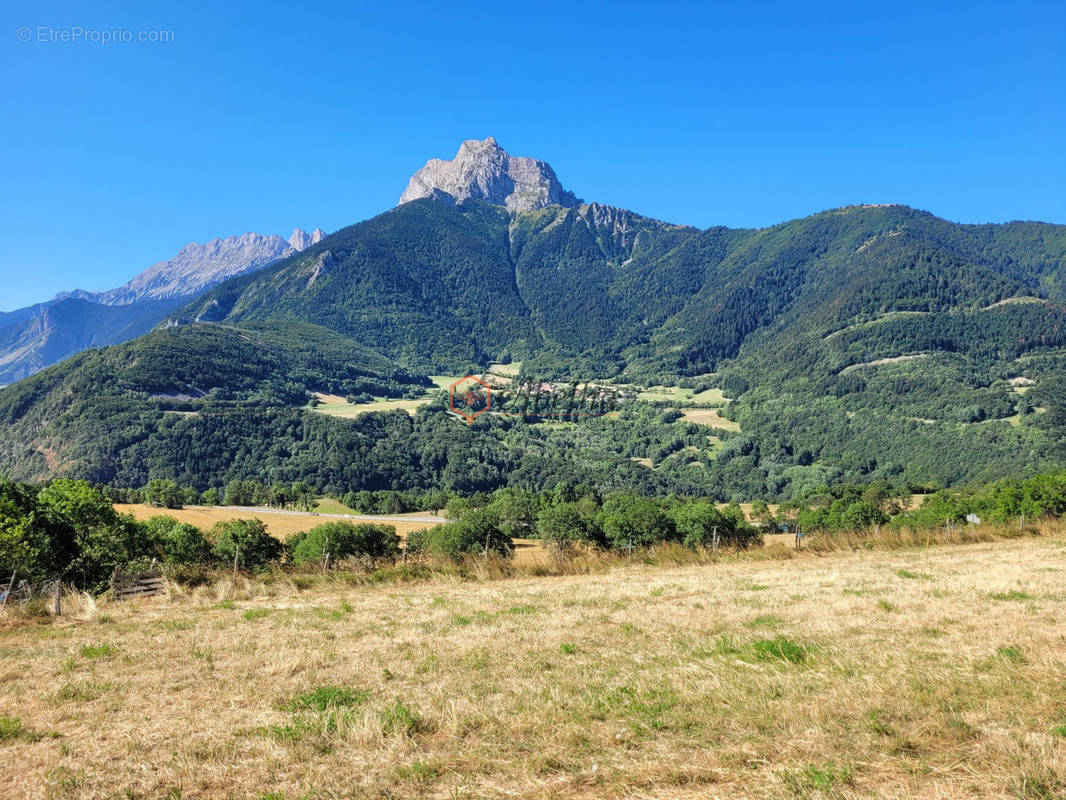 Terrain à ASPRES-LES-CORPS