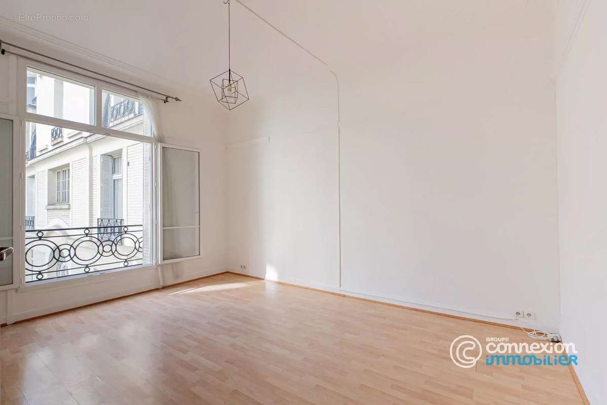 Appartement à PARIS-8E