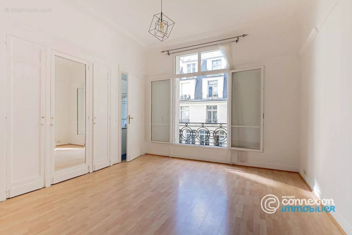 Appartement à PARIS-8E