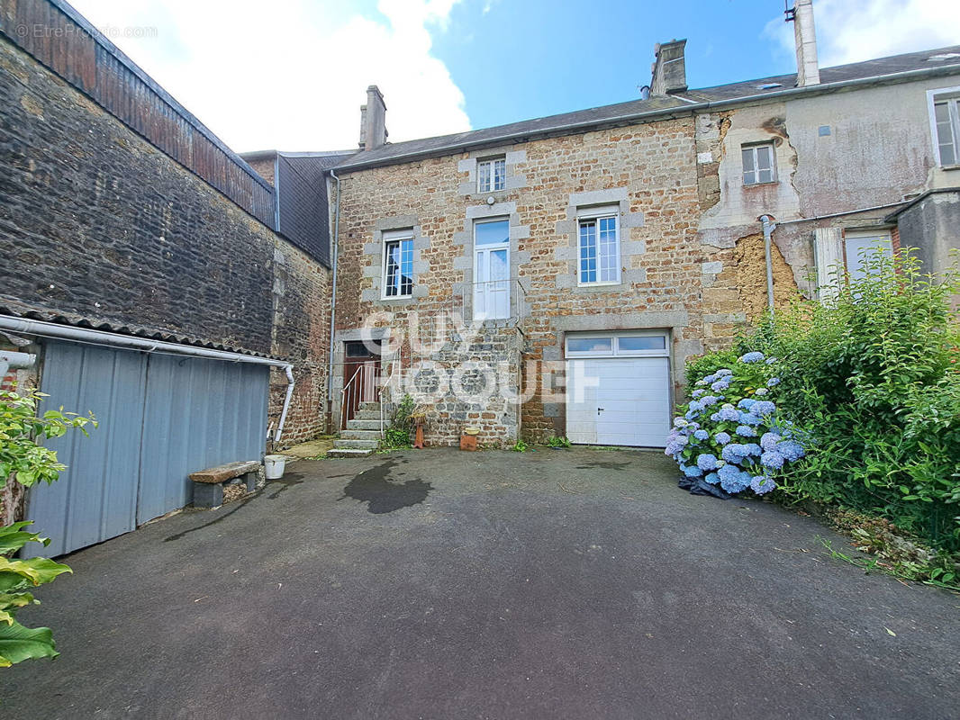 Maison à SAINT-SEVER-CALVADOS