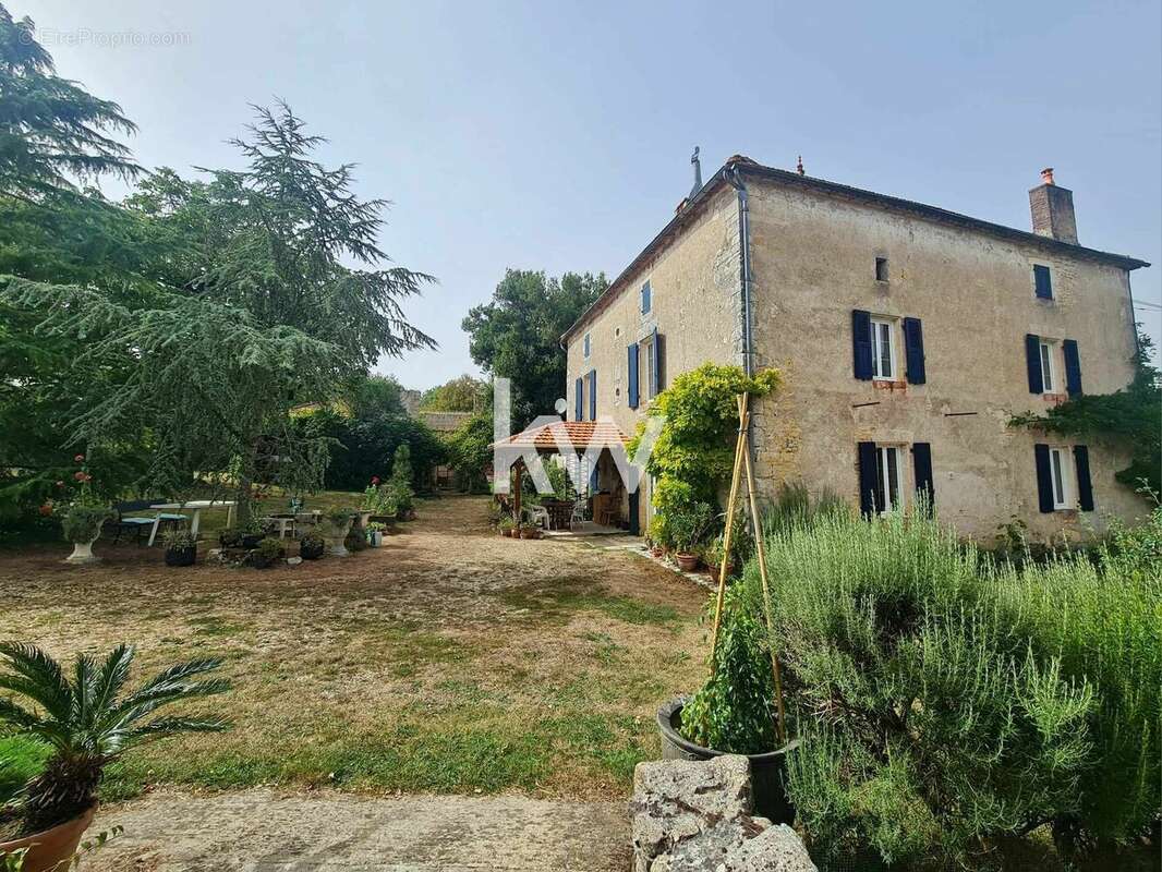 Maison à SAINT-FRONT