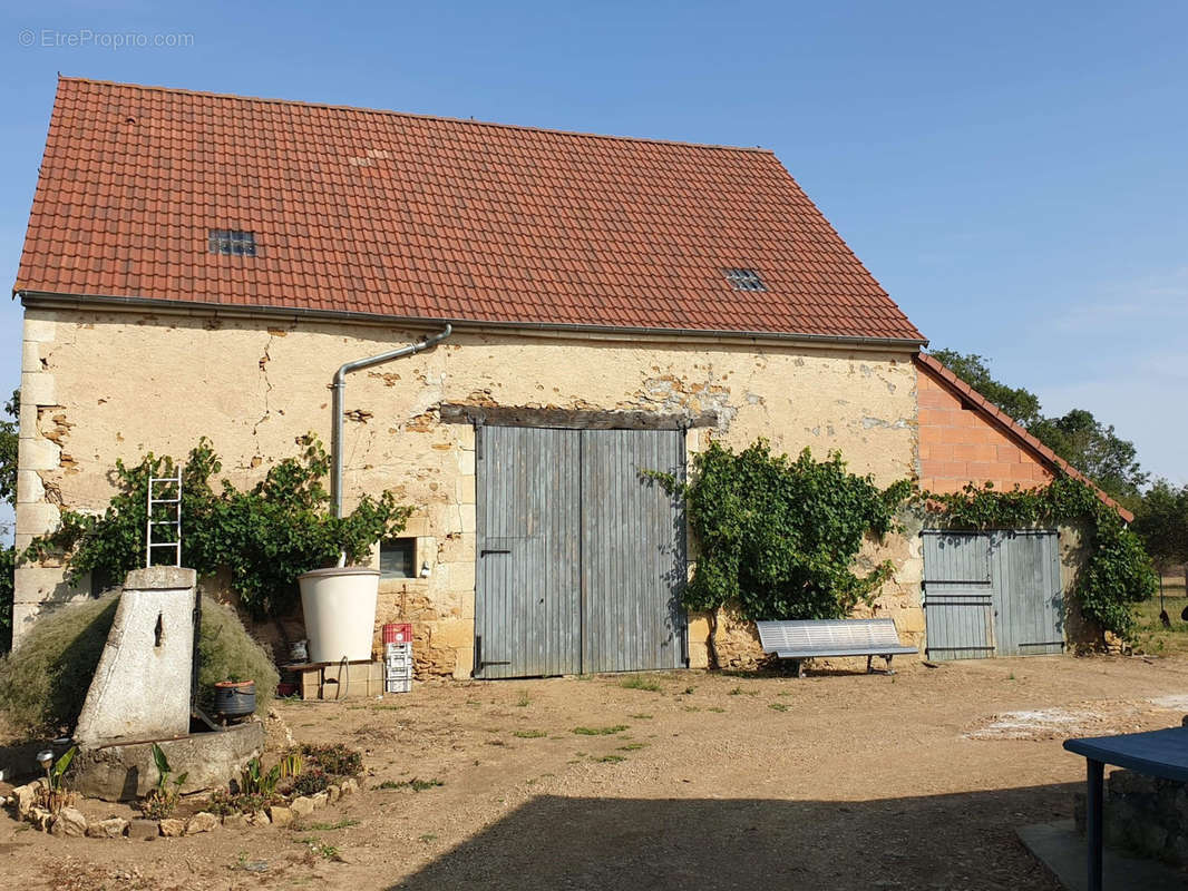 Maison à Thevet Saint Julien, la grange - Maison à THEVET-SAINT-JULIEN