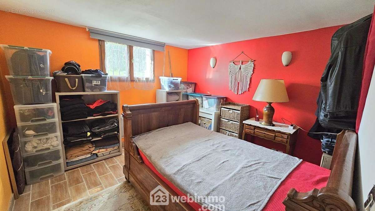 Une seconde chambre de 12 m² lumineuse. - Maison à MILLY-LA-FORET