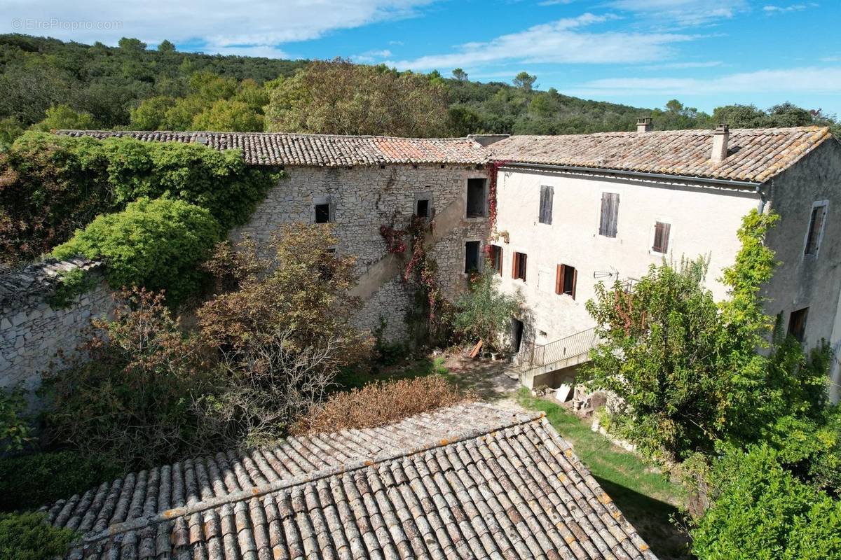 Maison à LUSSAN