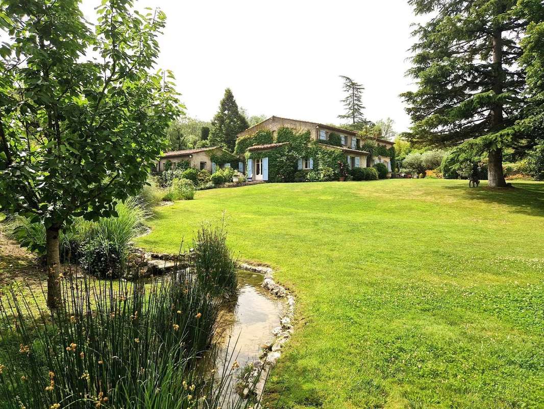 Maison à CHATEAUNEUF-GRASSE