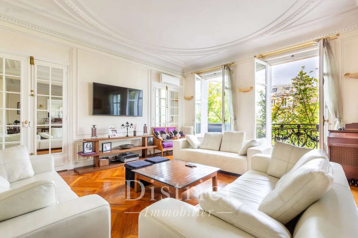 Appartement à PARIS-8E