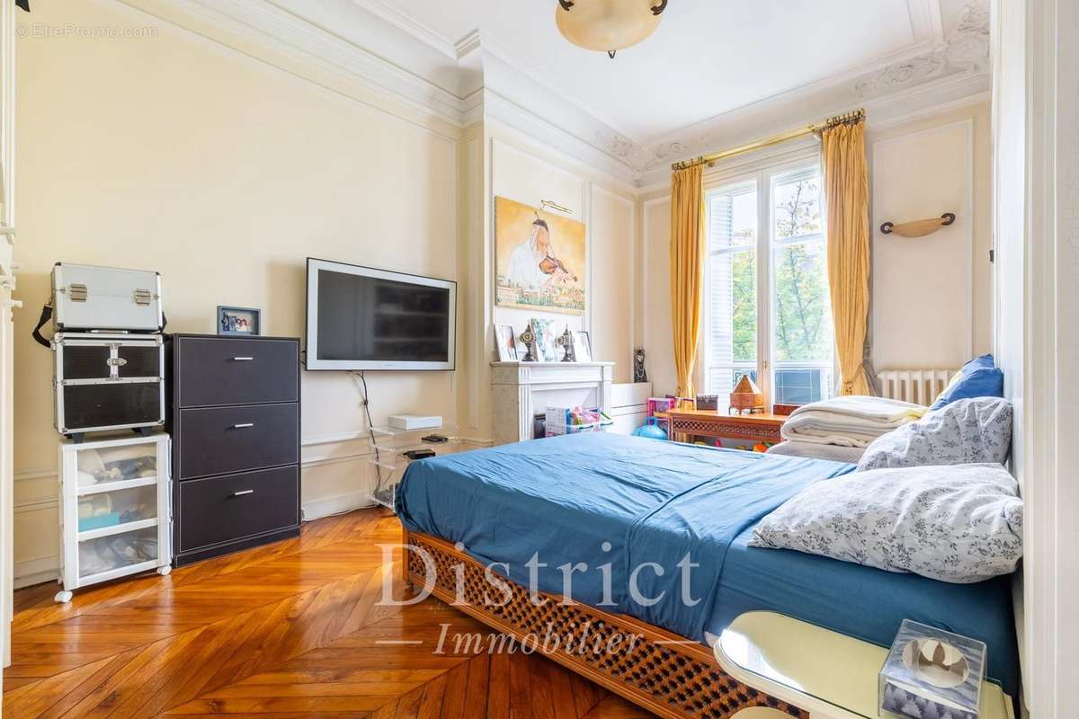 Appartement à PARIS-8E