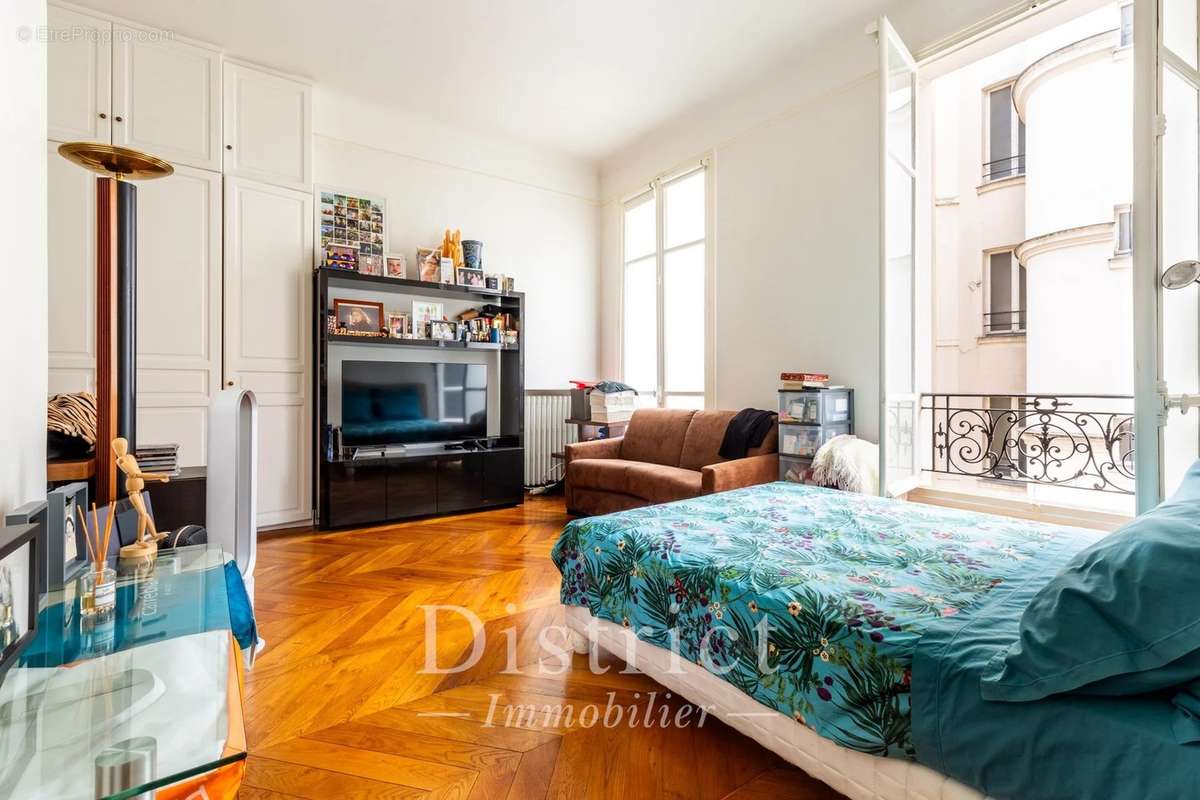 Appartement à PARIS-8E