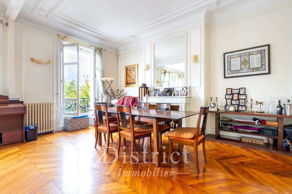 Appartement à PARIS-8E