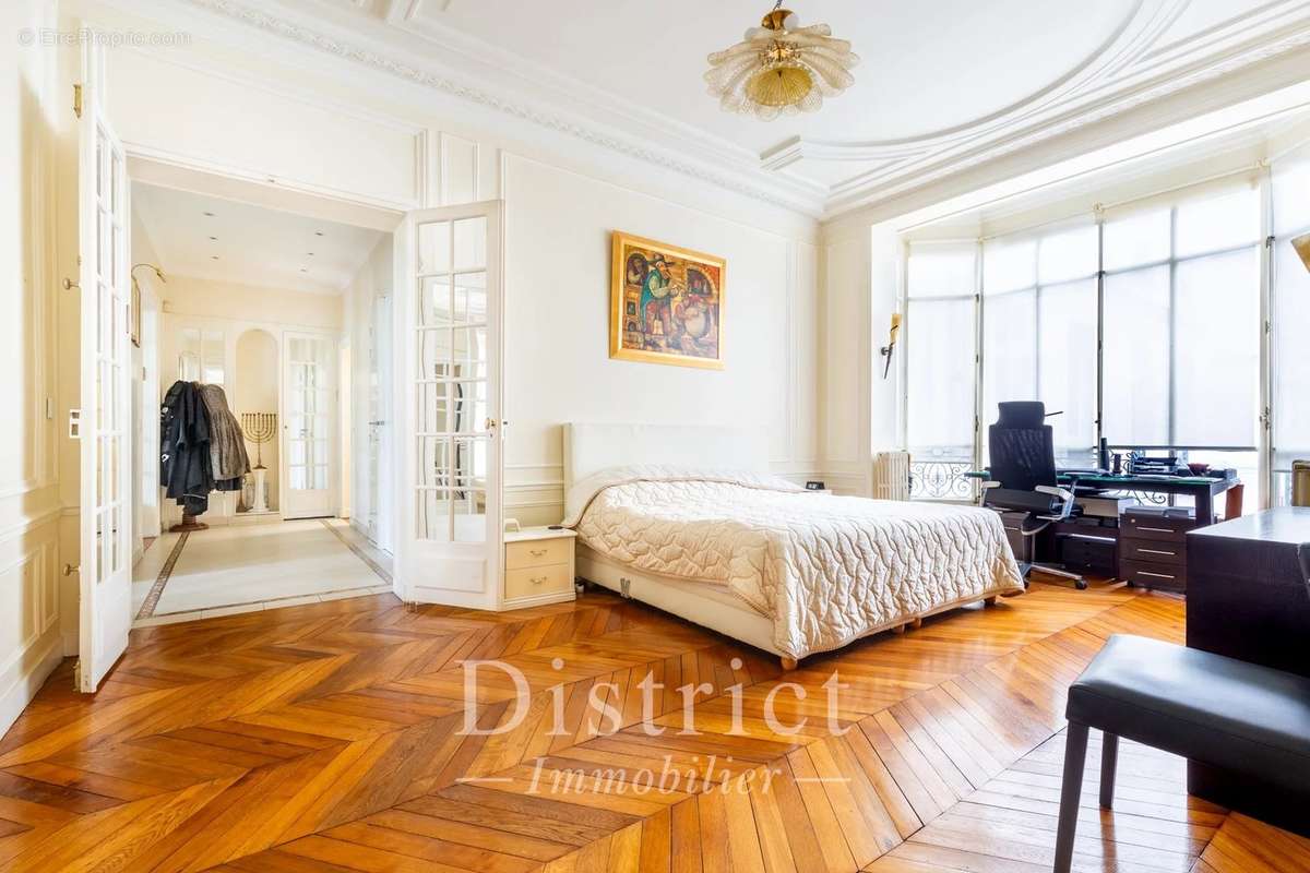 Appartement à PARIS-8E