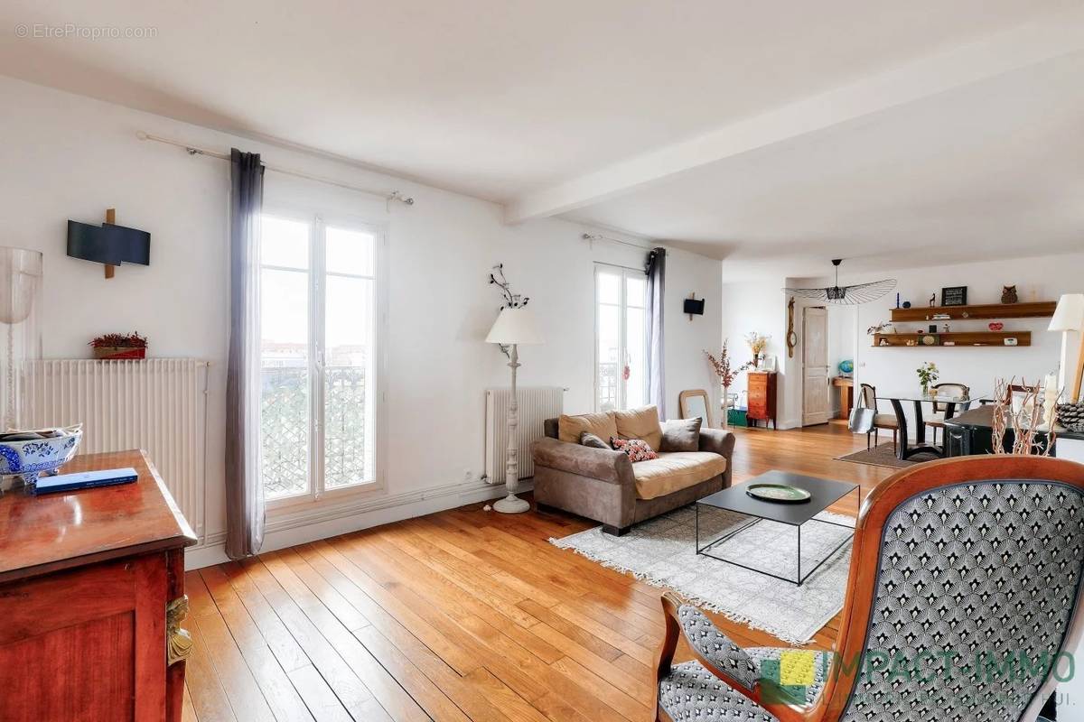 Appartement à COURBEVOIE