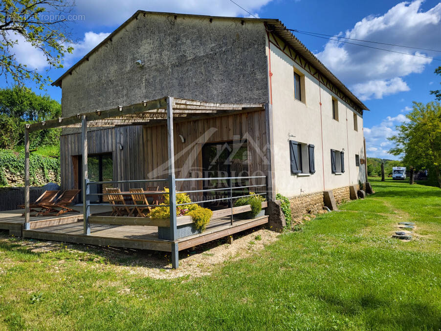 Maison à SAINTE-FOY-DE-LONGAS