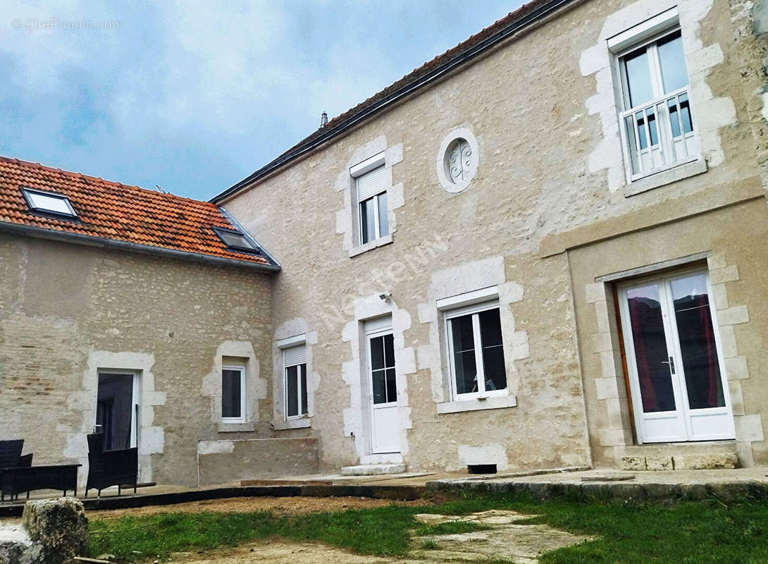 Maison à LA CHAPELLE-SAINT-MARTIN-EN-PLAINE