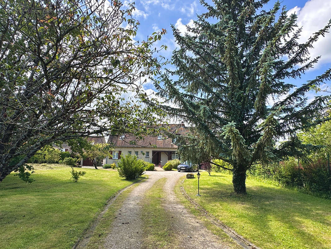 Maison à LA CHAPELLE-LA-REINE