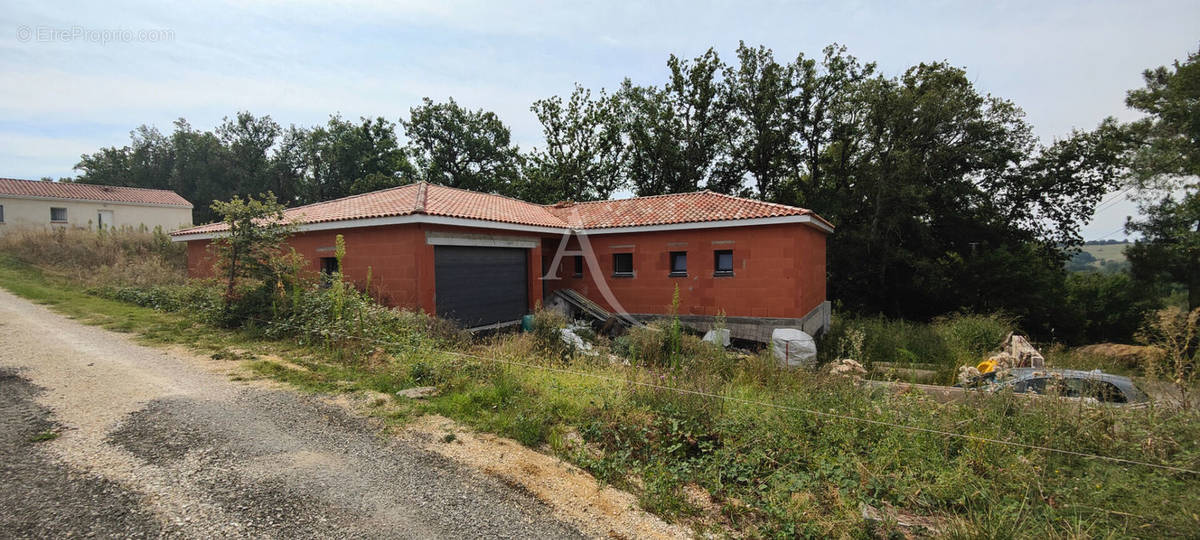 Maison à MONCLAR-DE-QUERCY